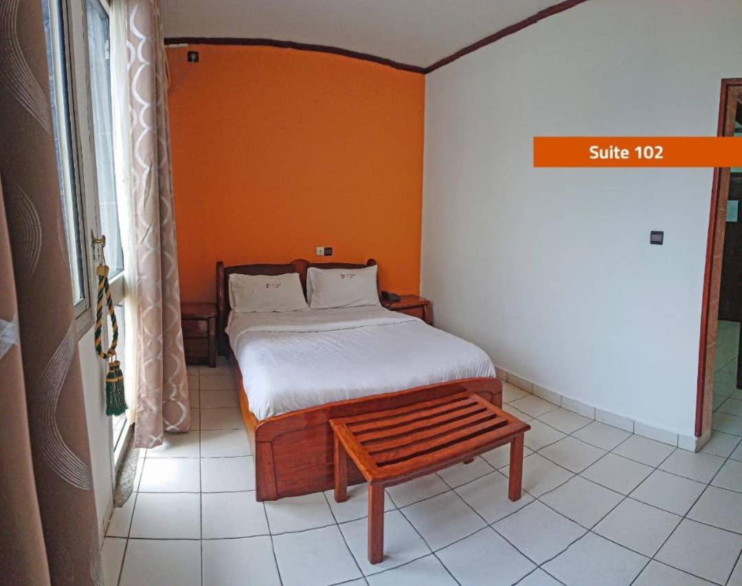 Hotel Le Majestic Douala Exterior foto