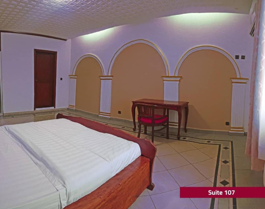 Hotel Le Majestic Douala Exterior foto